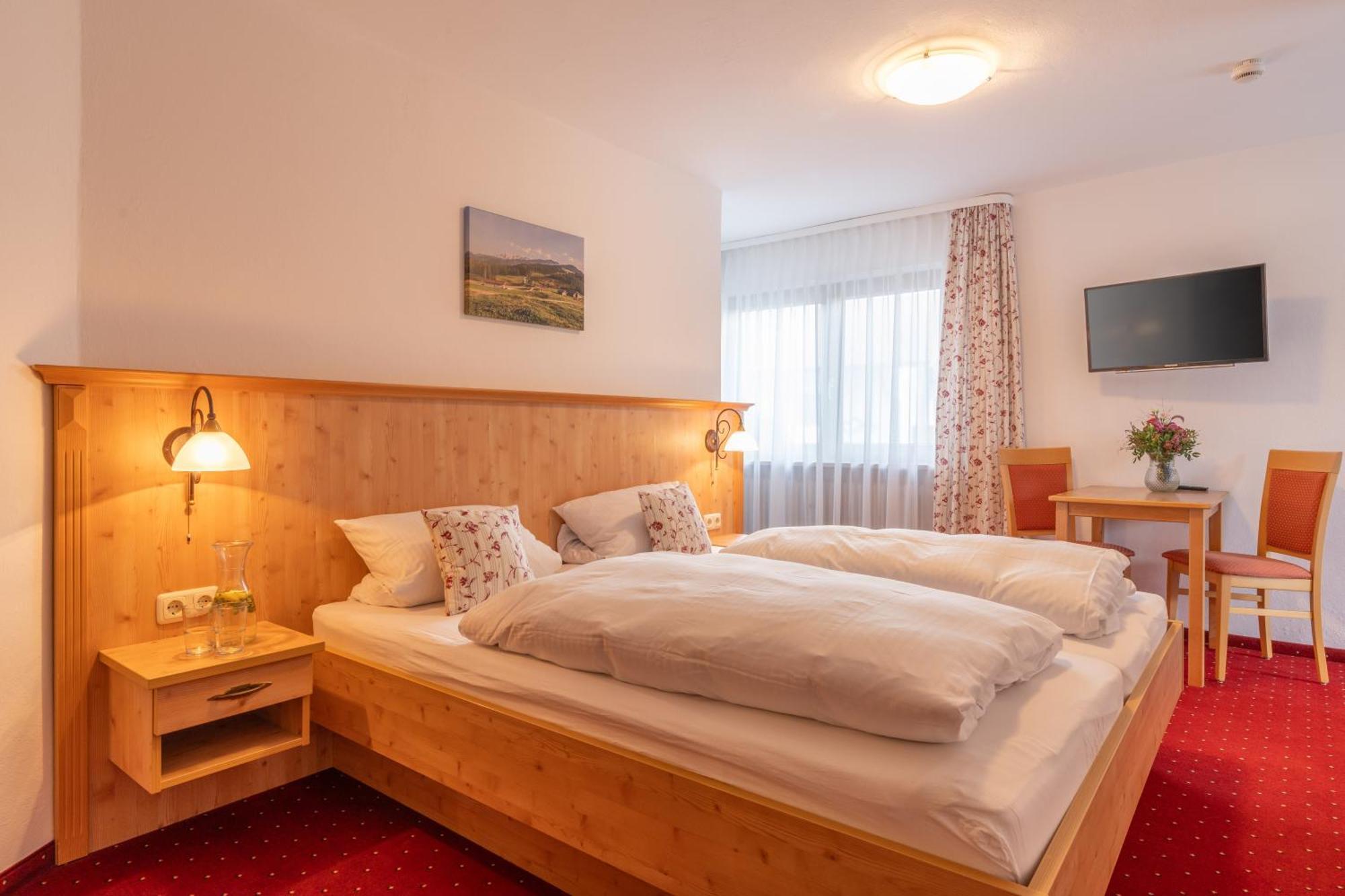 Gaeste- Und Apartmenthaus Wiesholler Chieming Exterior foto